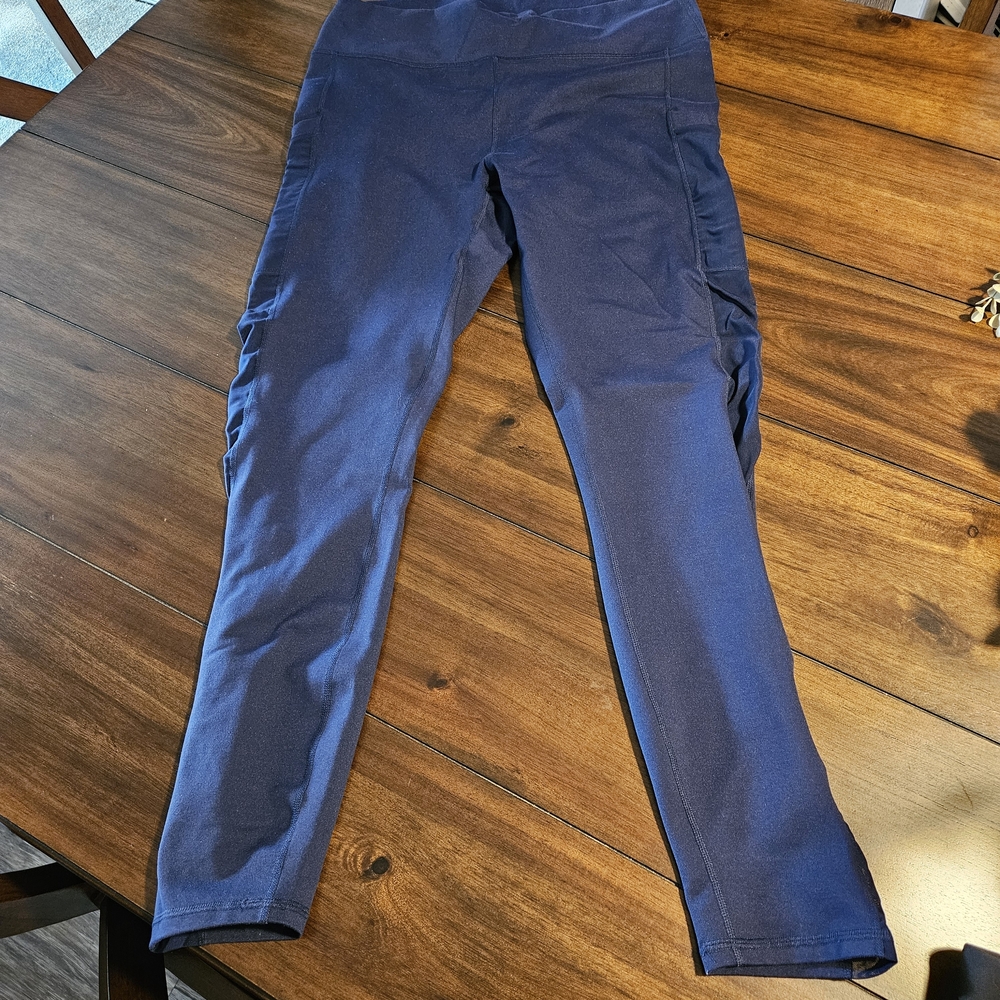 Fabletics On The Go Mesh Leggings In Abyss Color